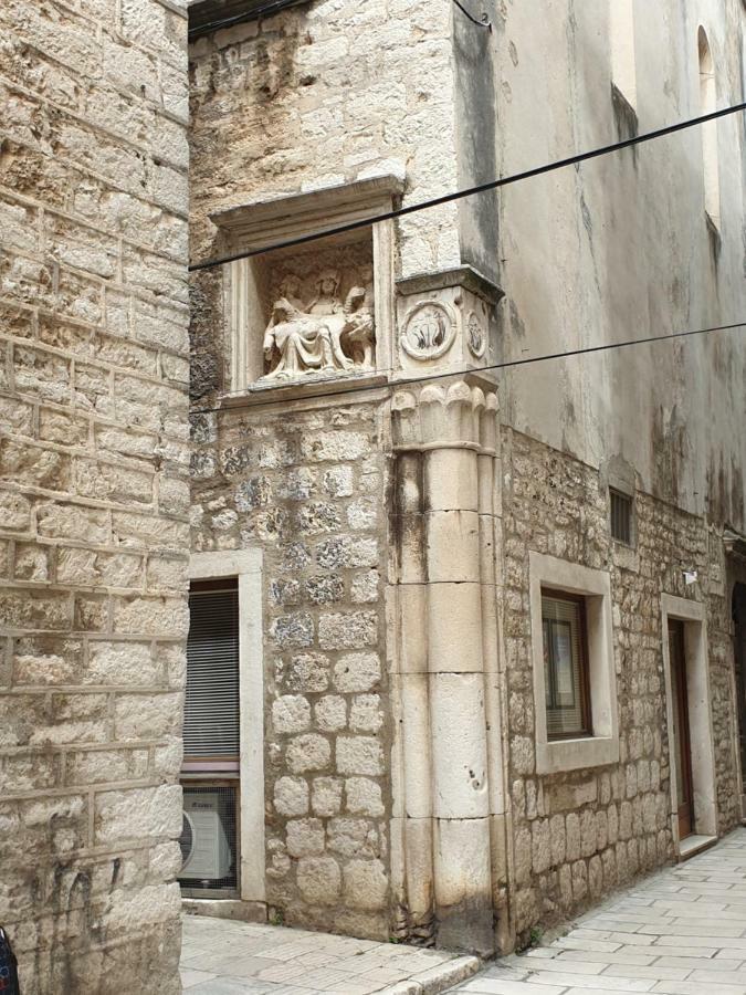 D&M Apartment Sibenik - An Apartment In The Heart Of The Old Town Exteriör bild